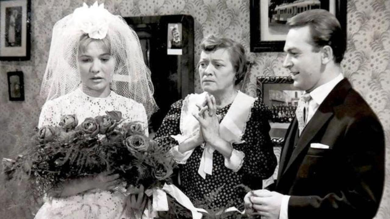 Backdrop for Házasságból elégséges