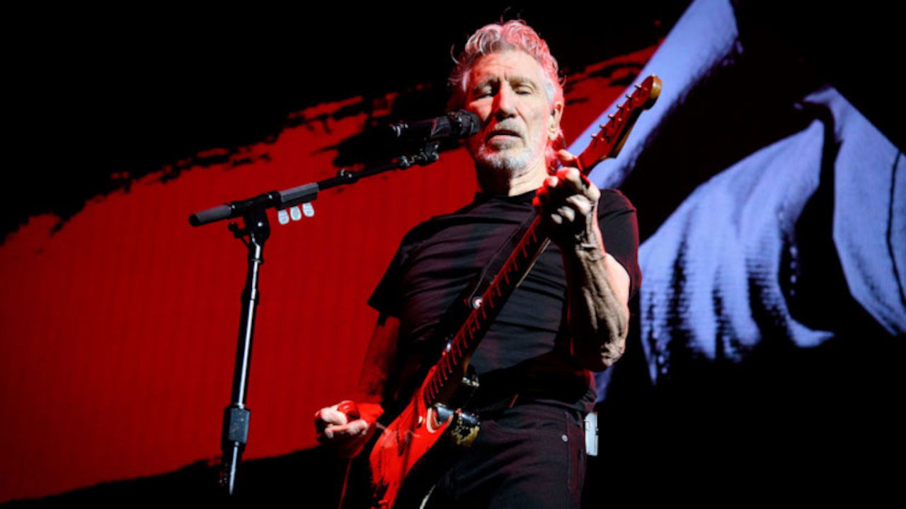 Backdrop for Roger Waters: This is not a Drill, Live at River Plate Stadium