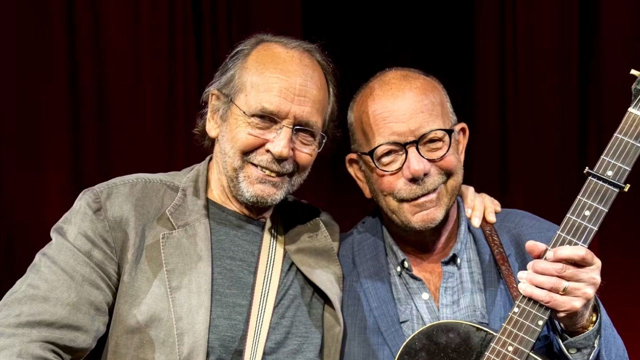 Backdrop for To rustne herrer i arbeid – Et kveldsskift av og med Paus & Fjeld