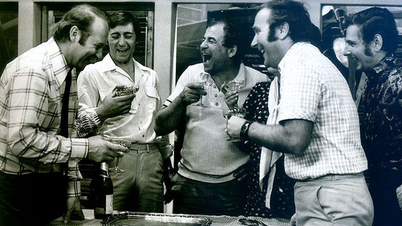 Backdrop for Tridsaťdeväť stupňov v tieni