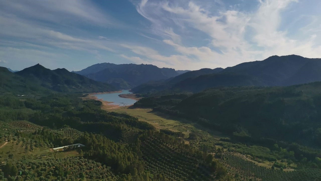 Backdrop for La sombra del quebrantahuesos