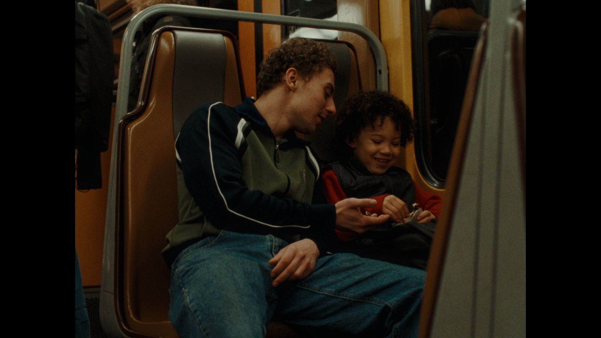 Backdrop for Les Enfants Iront Bien