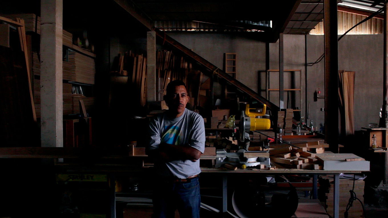 Backdrop for Entre voluntad y madera