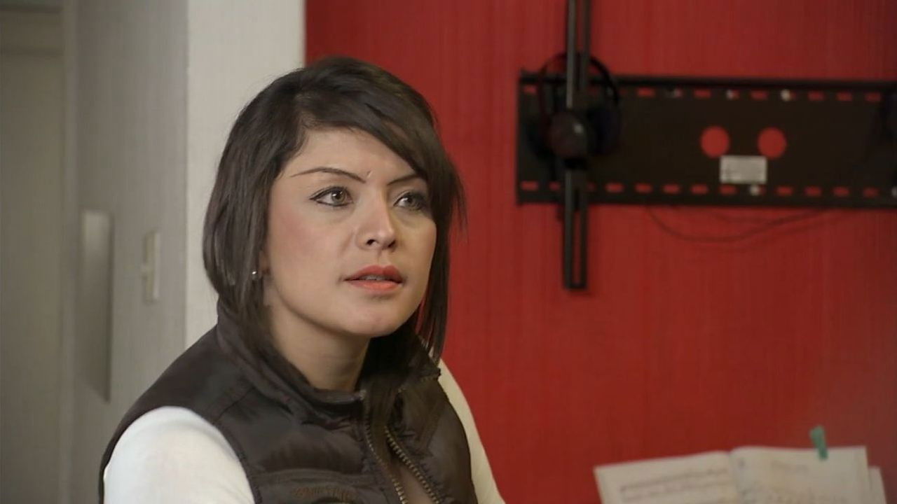 Backdrop for La banda de los bikinis rosas Vs. Cobras negras