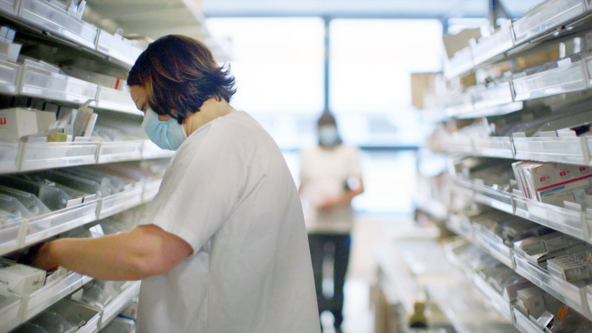 Backdrop for Médicaments : Les Profits de la pénurie