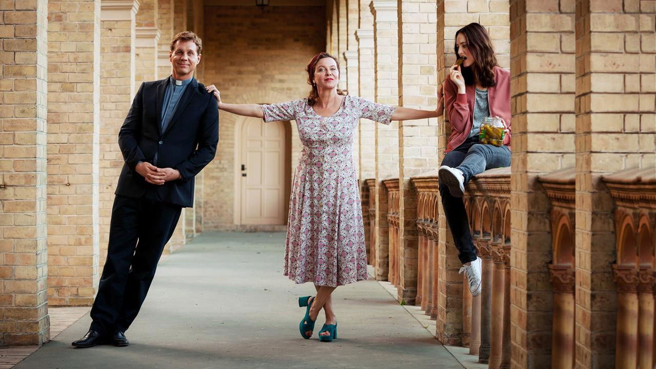 Backdrop for Chaos-Queens - Ehebrecher und andere Unschuldslämmer