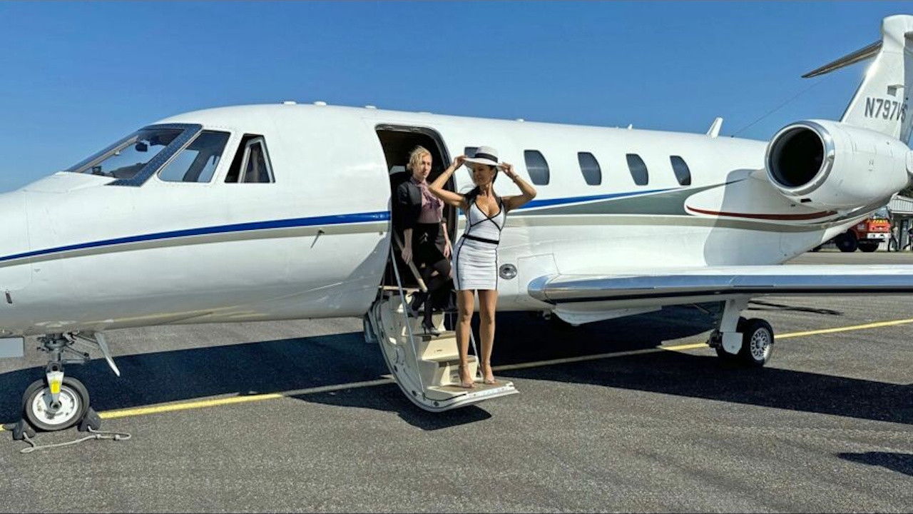 Backdrop for Voluptés en Jet Privé