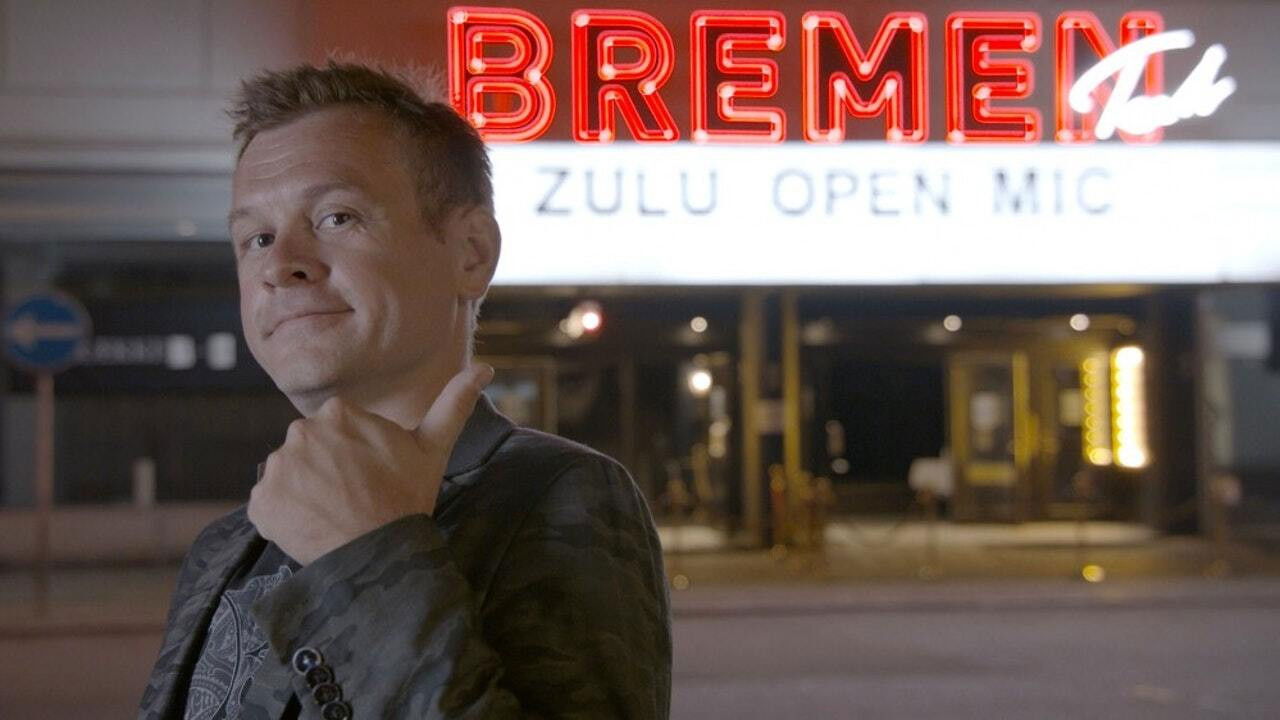 Backdrop for Zulu open mic special med Fuhlendorff