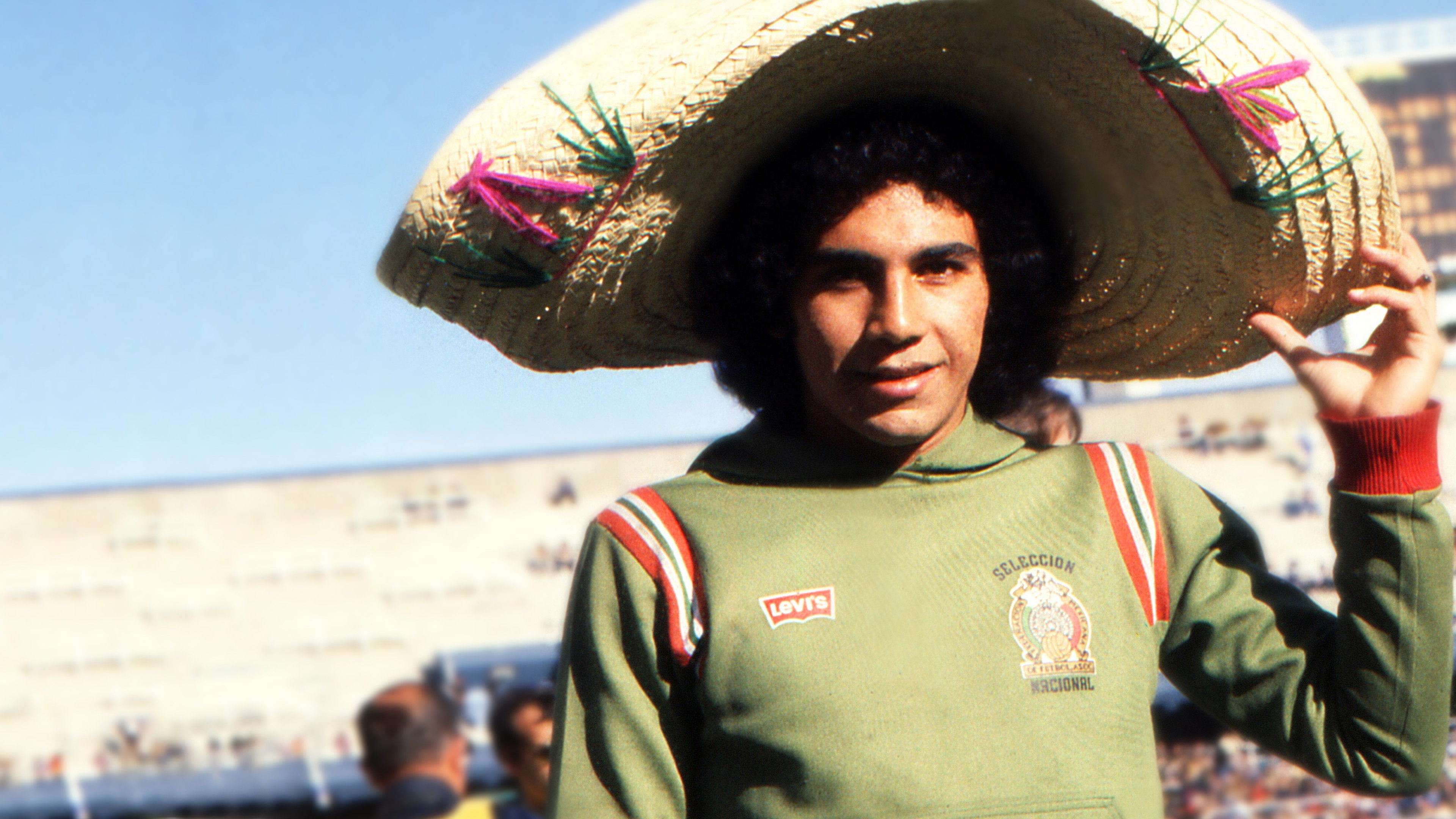 Backdrop for Bios: Hugo Sánchez