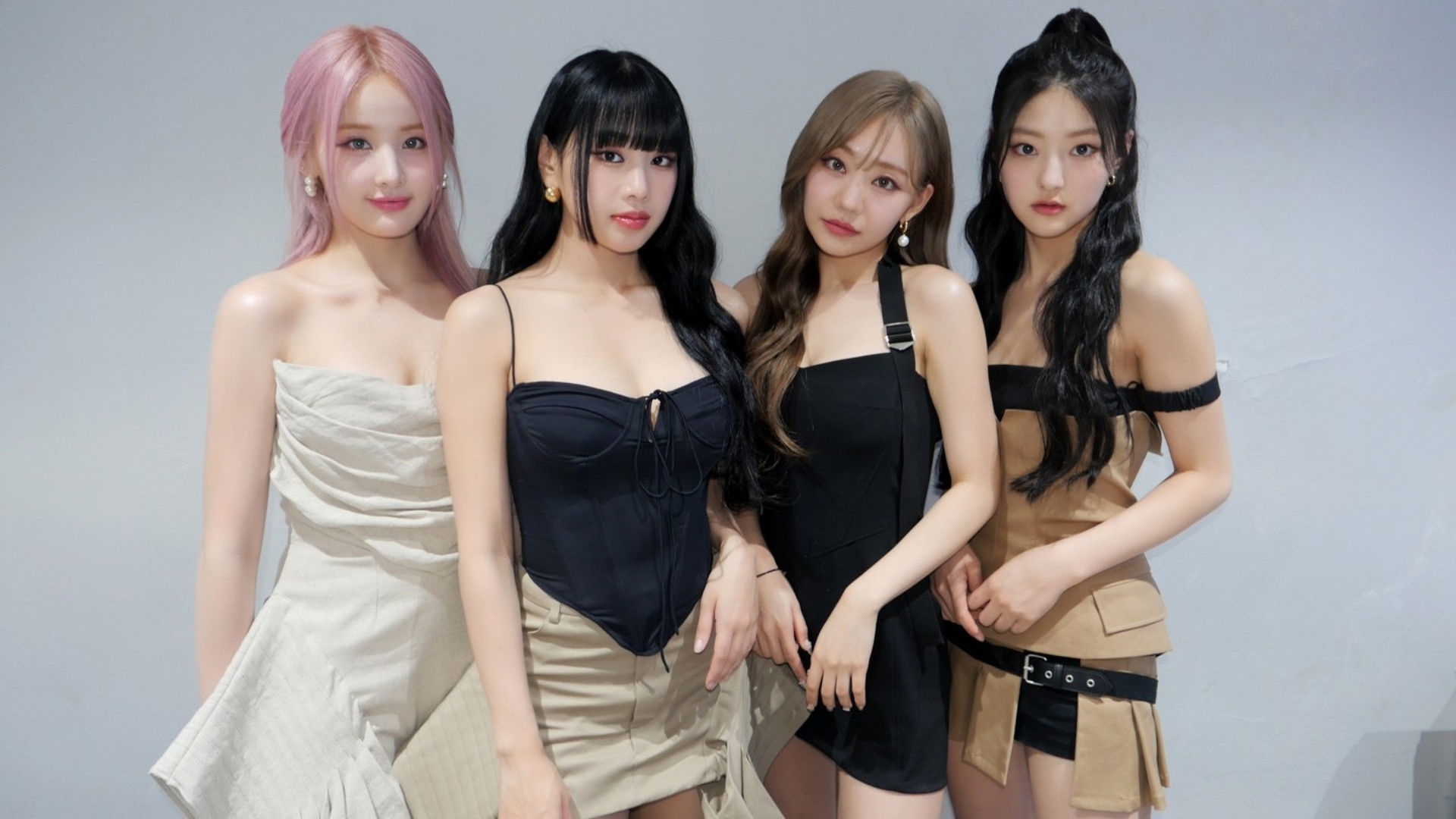 Backdrop for KISS OF LIFE: KIOF TIME