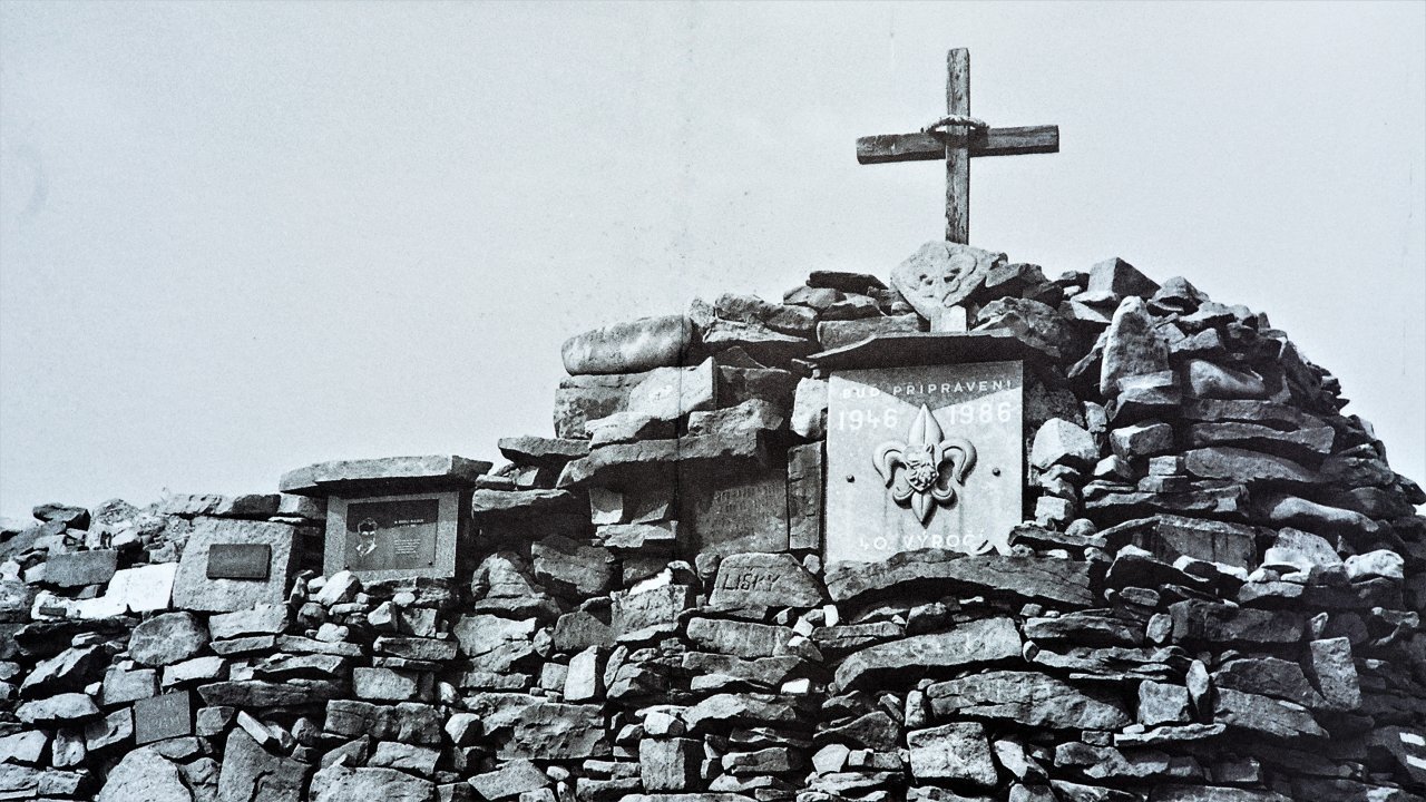 Backdrop for Minuta ticha