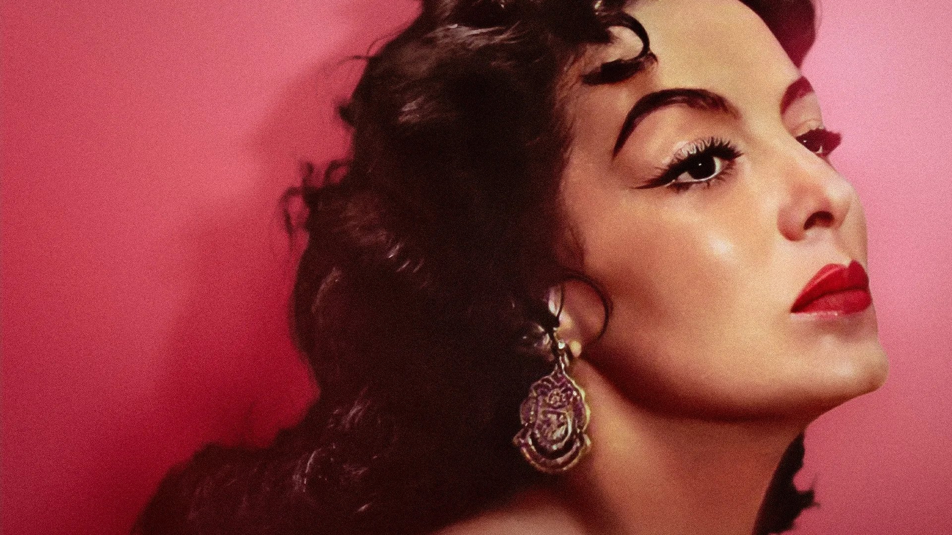 Backdrop for María: La Diva Eterna