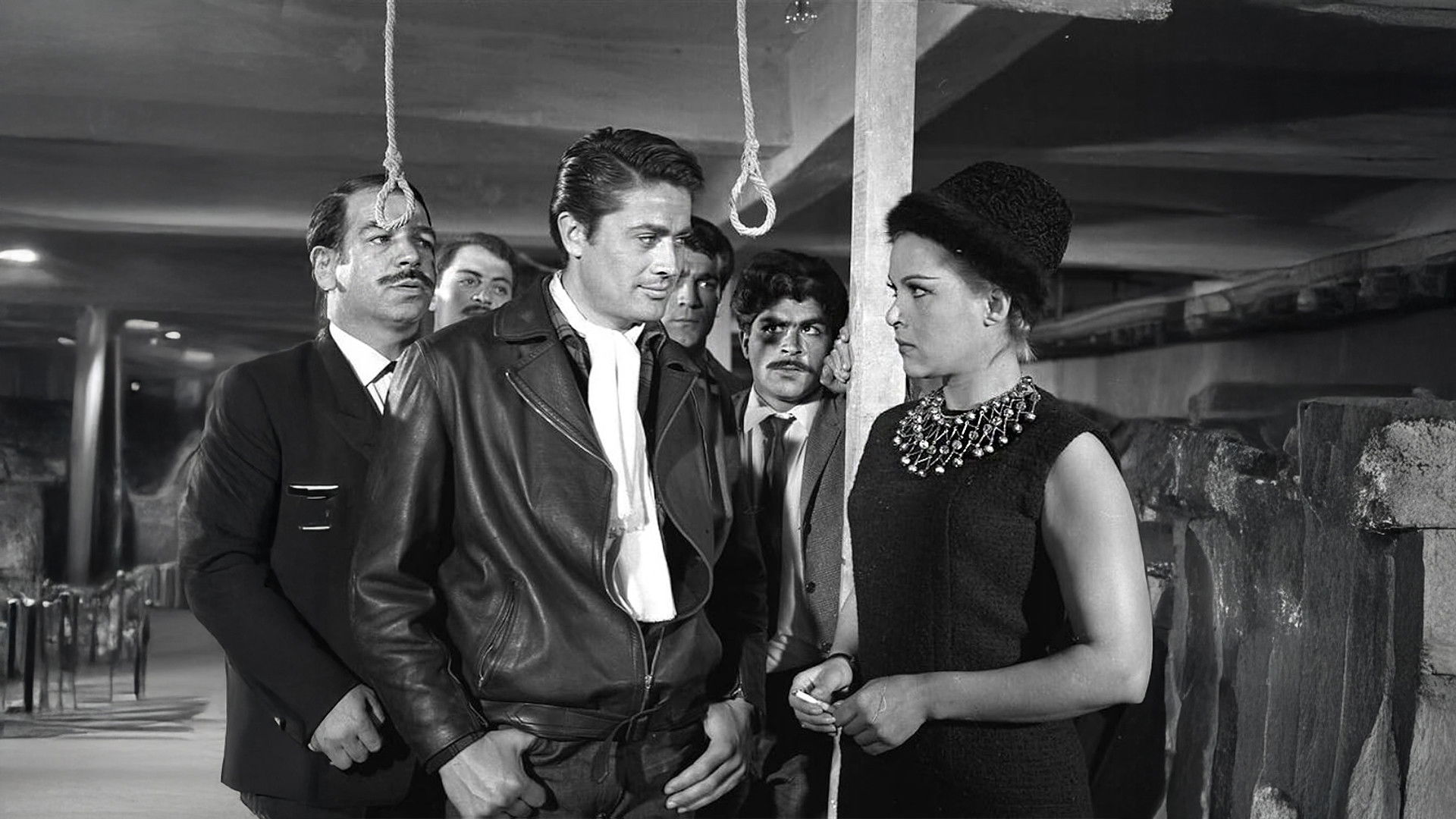 Backdrop for Şafakta Üç Kurşun