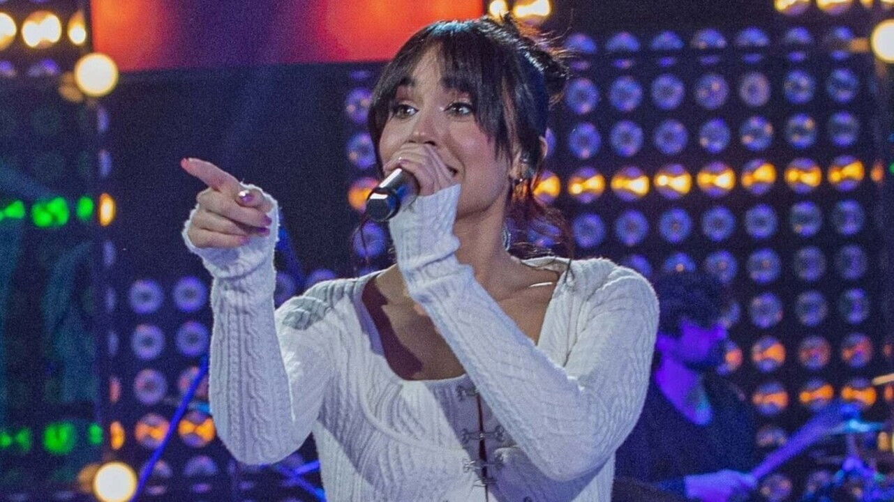 Backdrop for + Aitana