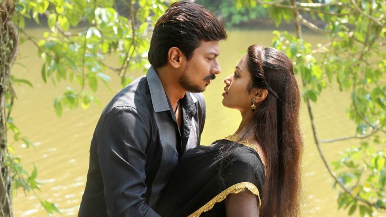 Backdrop for Podhuvaga En Manasu Thangam