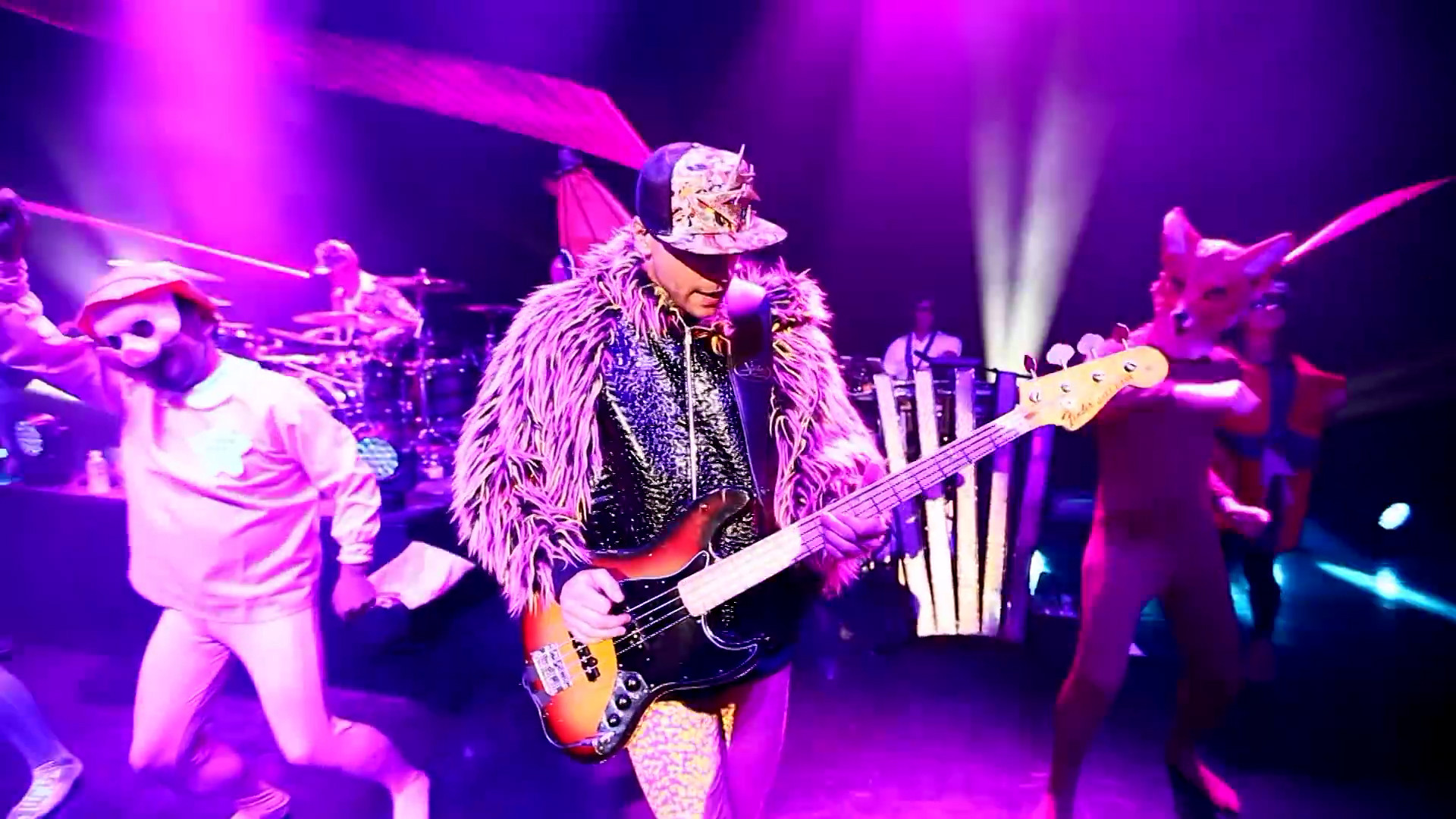 Backdrop for Muse: Live at Tokyo Zepp 2013