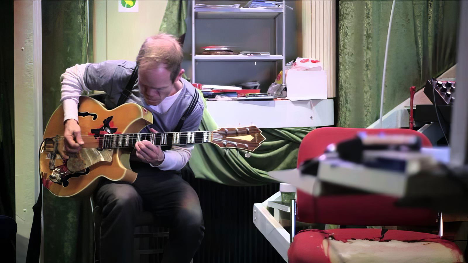 Backdrop for Det Dubbel-exponerade gömstället