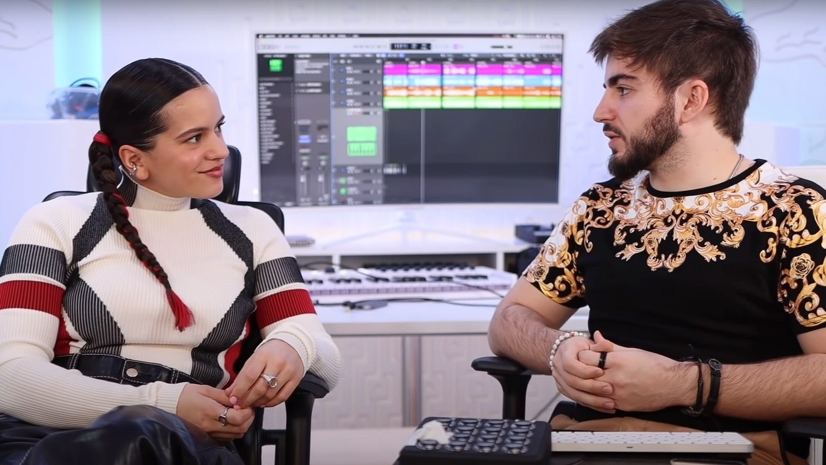 Backdrop for Entrevista completa con Rosalía: Motomami por dentro