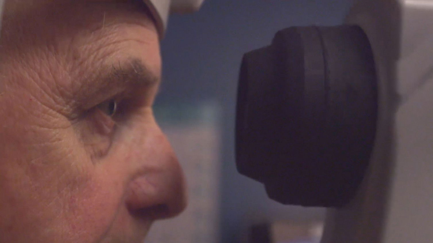 Backdrop for Voir grand