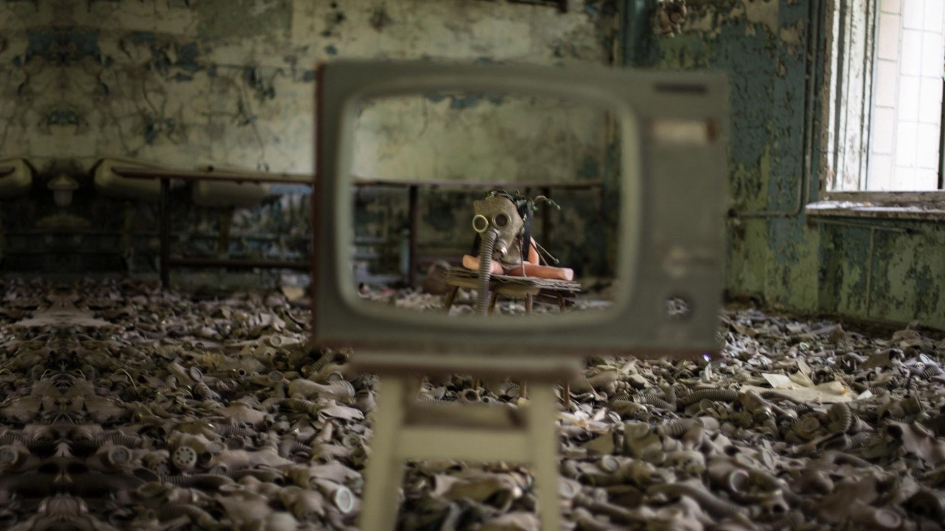 Backdrop for Tchernobyl : Le Mensonge français