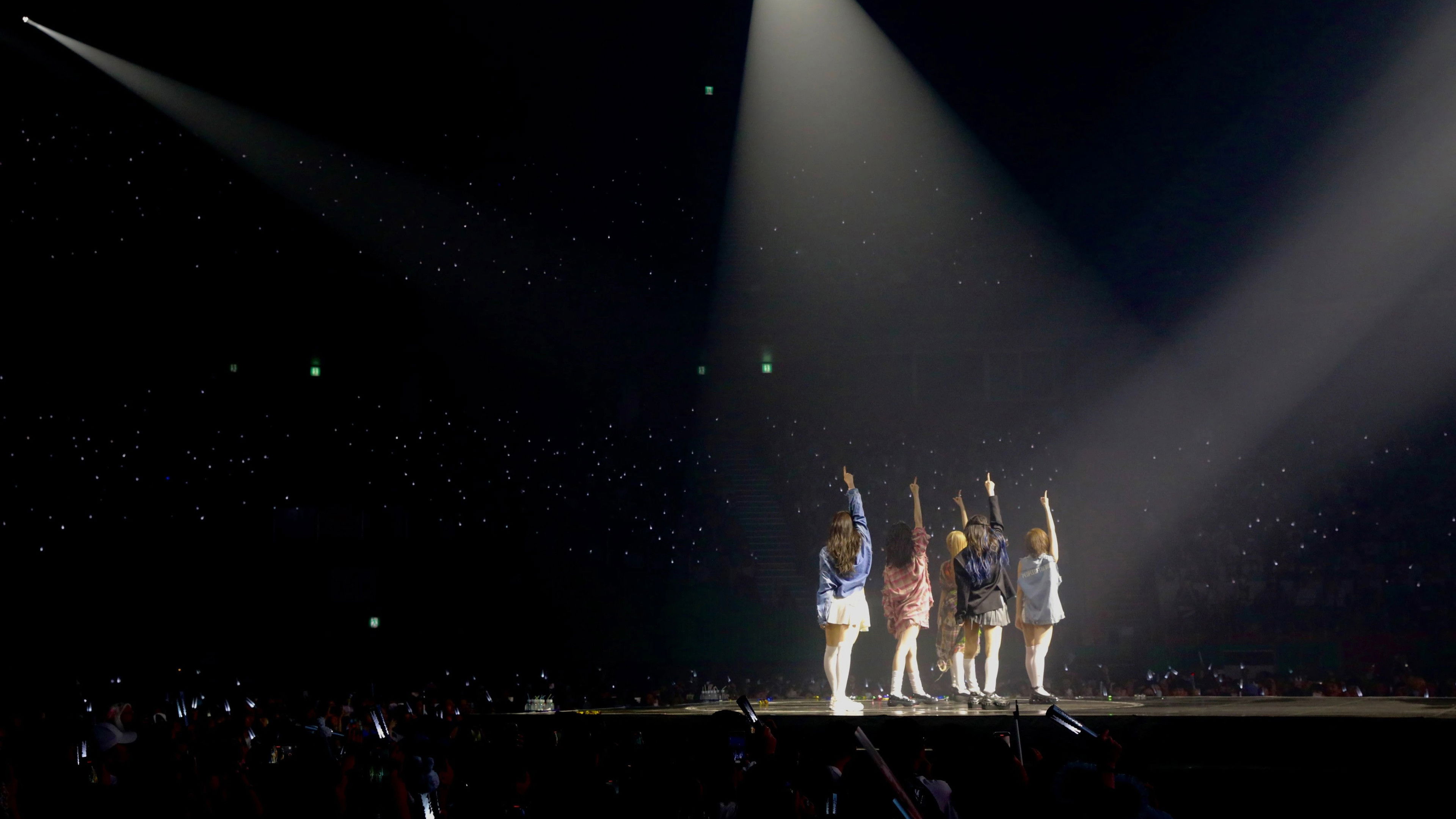 Backdrop for 2023 LE SSERAFIM TOUR 'FLAME RISES' IN SEOUL