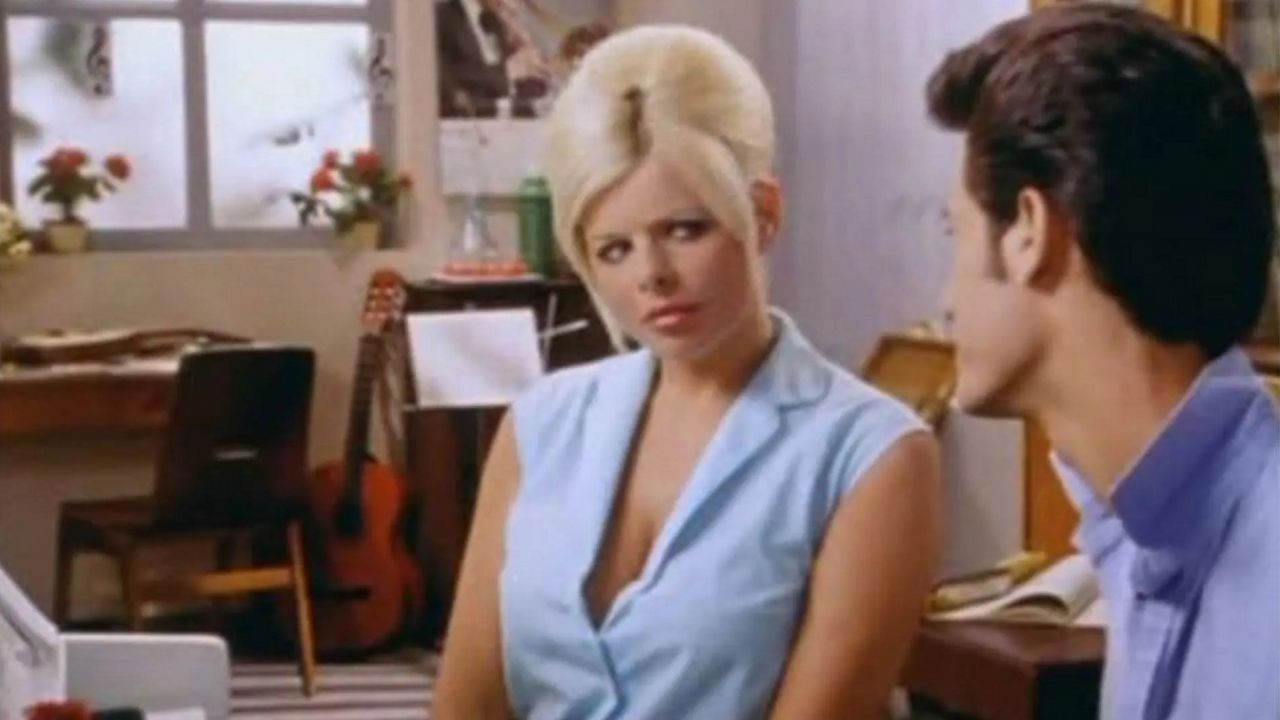 Backdrop for Lemon Popsicle 9: The Party Goes On