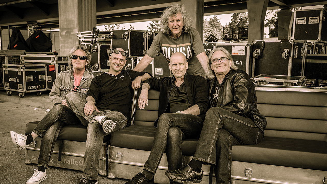 Backdrop for Saga - Silhouette