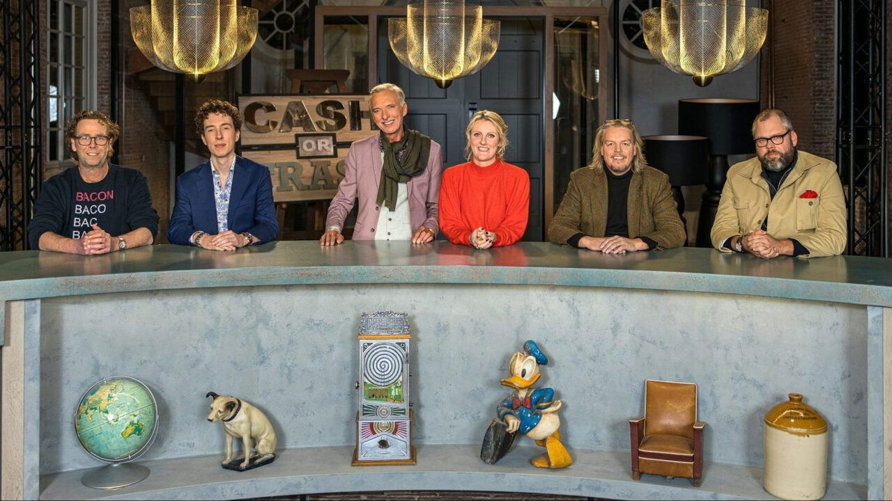 Backdrop for Cash or Trash