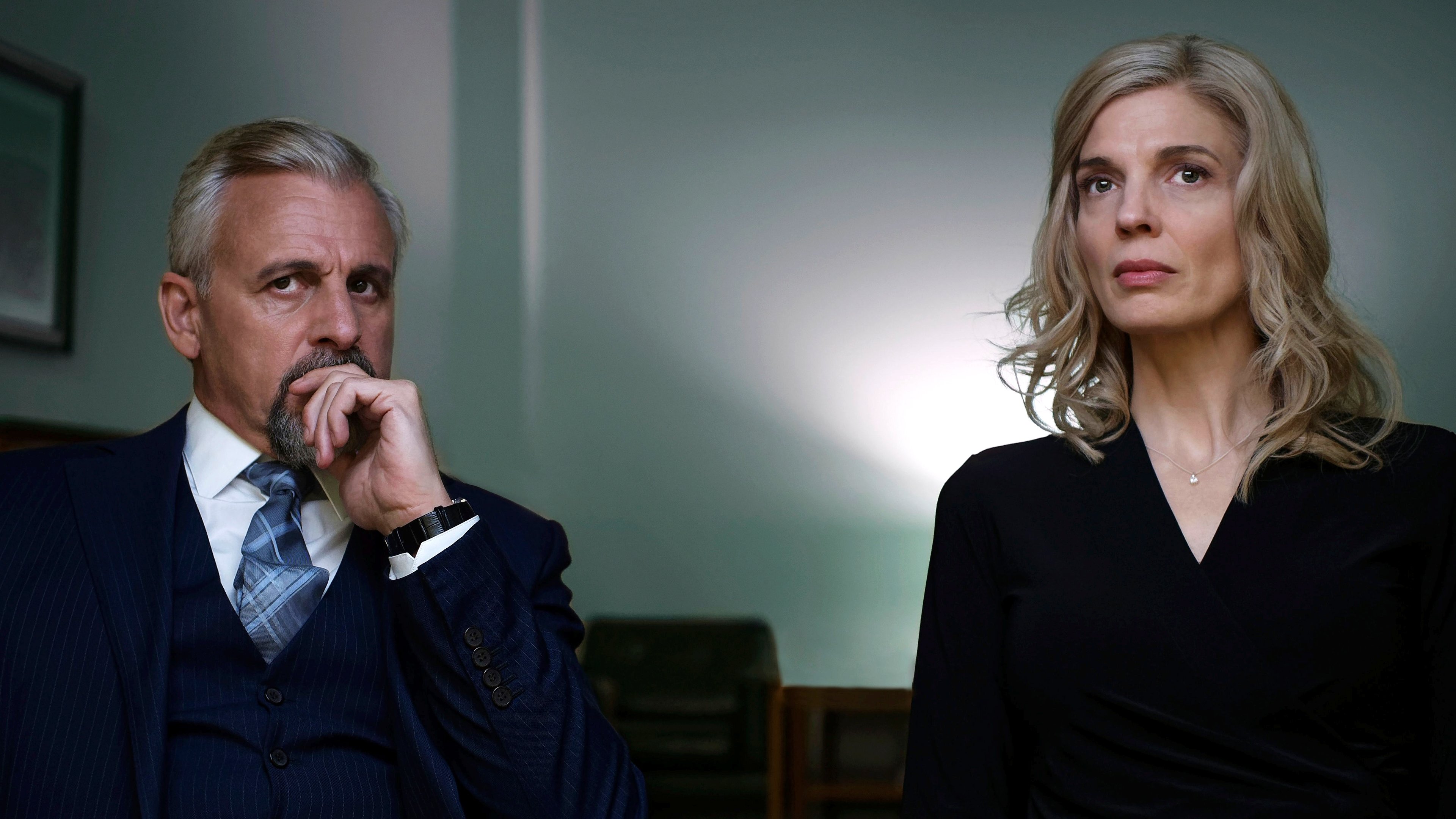 Backdrop for Les honorables