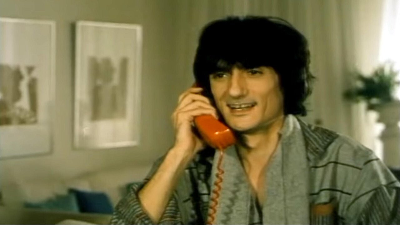 Backdrop for Mantepse ti kano... ta vradya