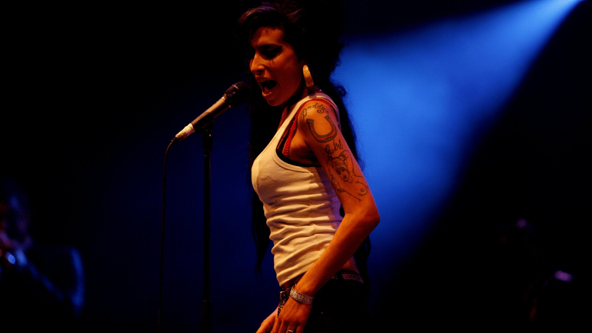 Backdrop for Amy Winehouse - Live at Les Eurockeennes de Belfort