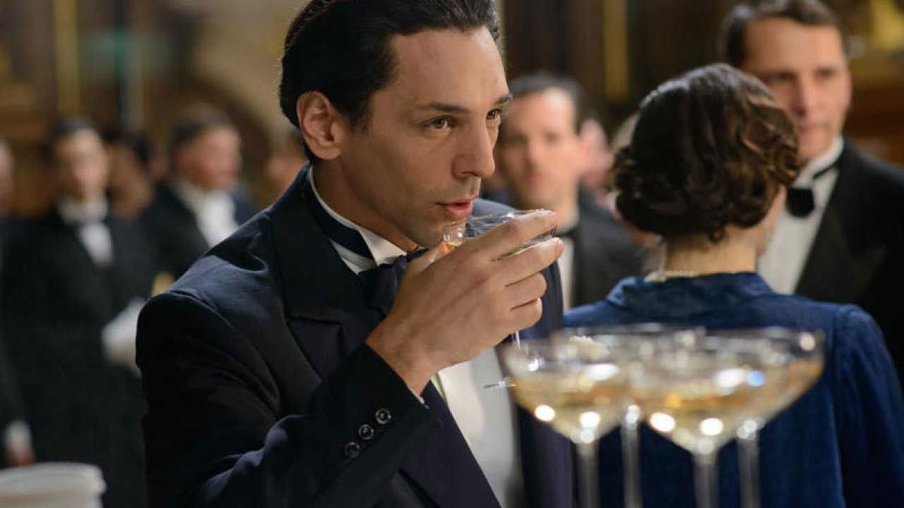 Backdrop for Stavisky, l'escroc du siècle