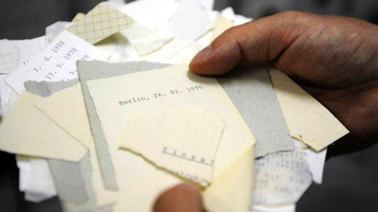 Backdrop for Stasi, un État contre son peuple