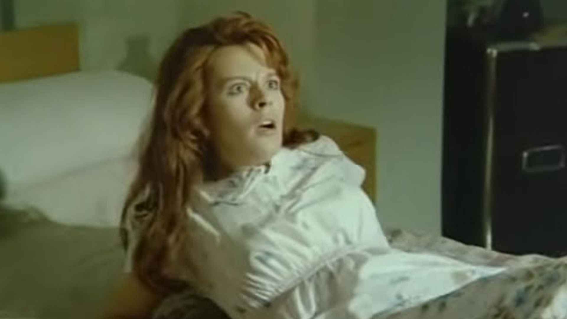 Backdrop for Sokaklardan Bir Kız