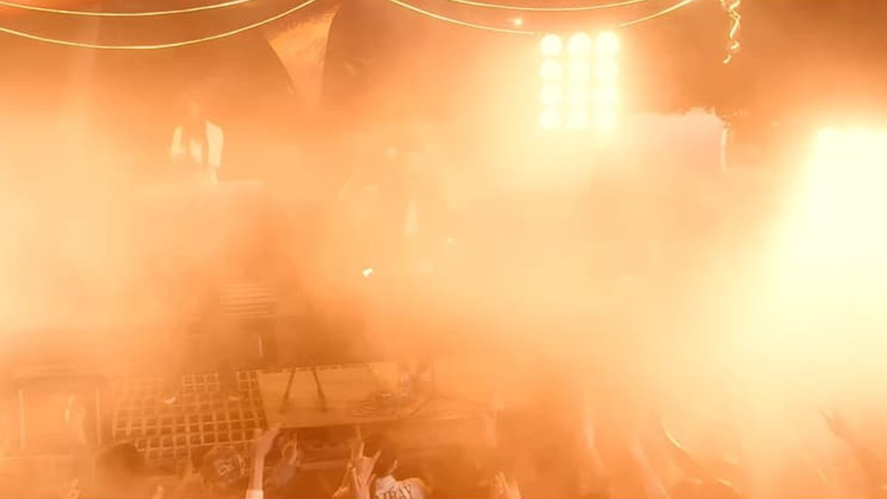 Backdrop for 再见路星河