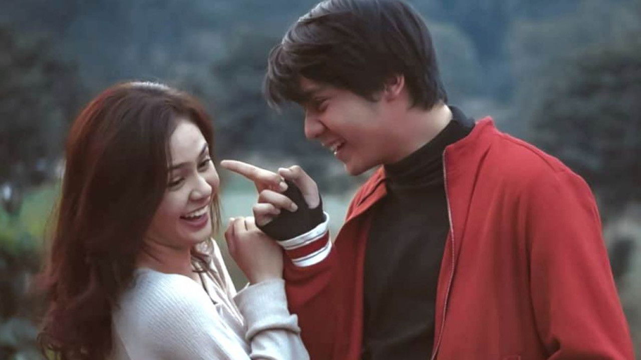 Backdrop for Ada Dewa di Sisiku