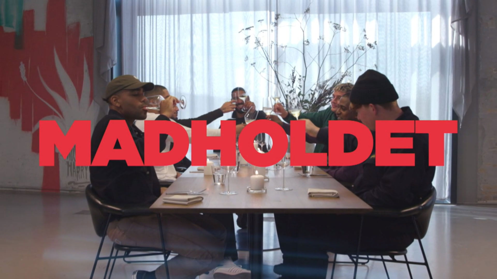 Backdrop for Madholdet