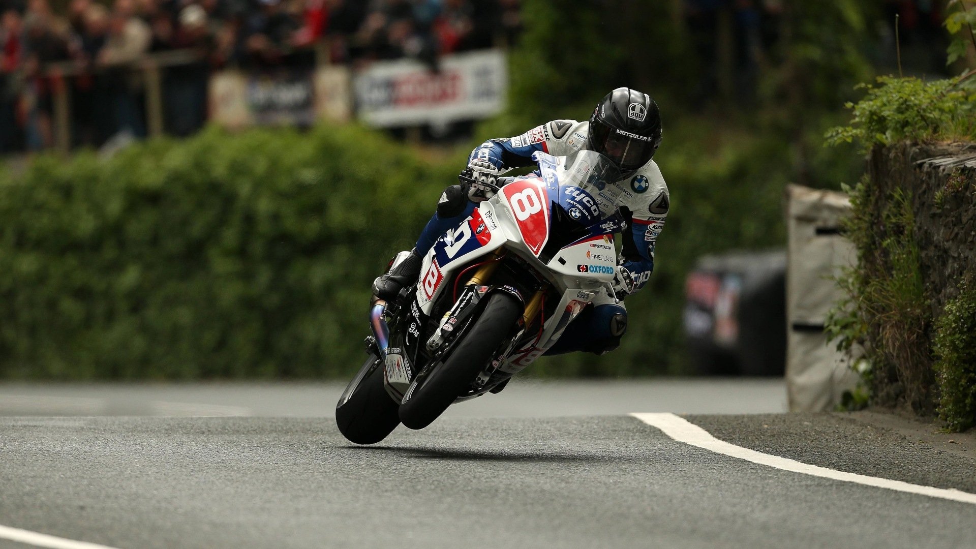 Backdrop for Isle Of Man TT: 2016 Review