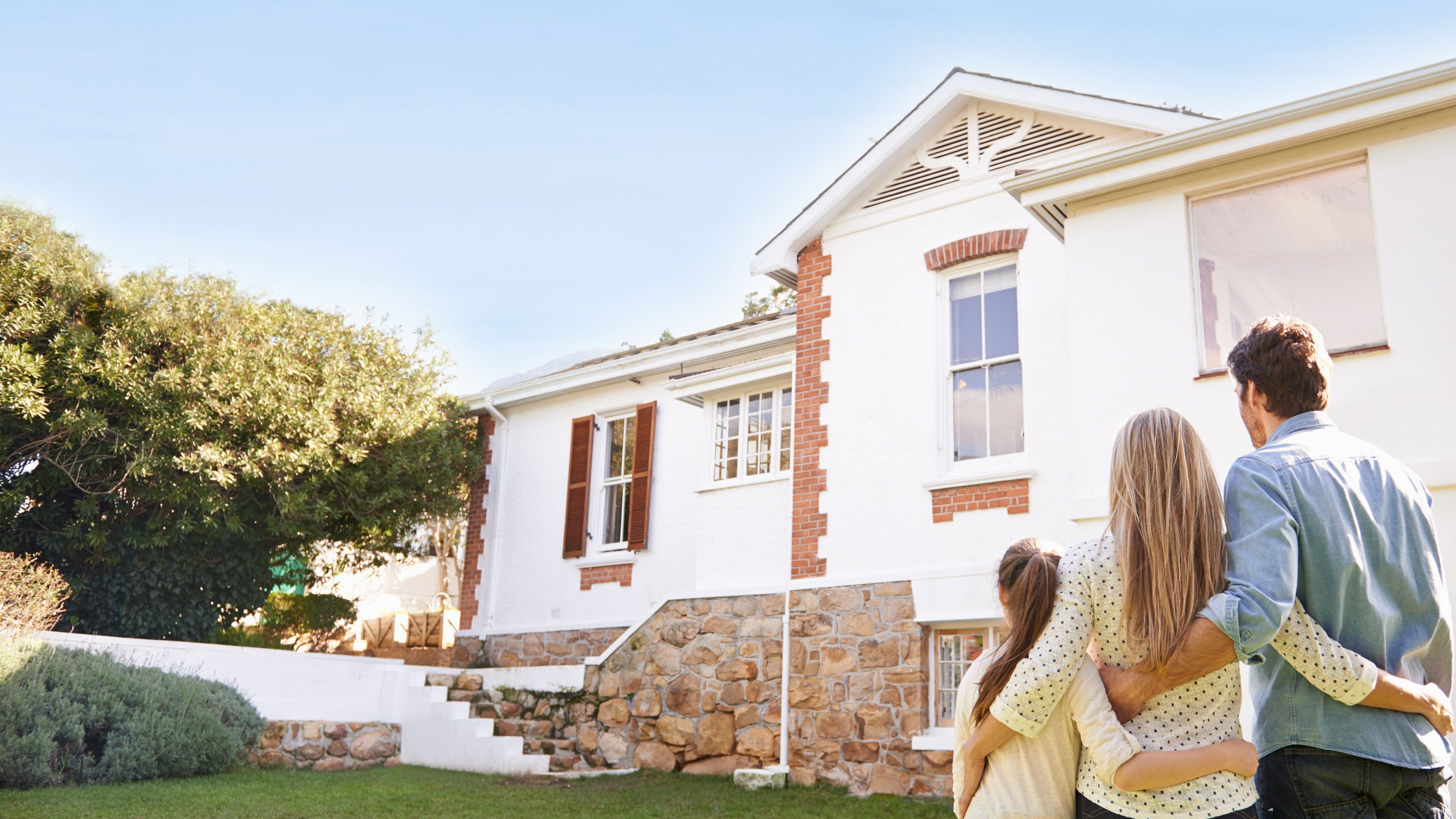 Backdrop for House Hunters Family