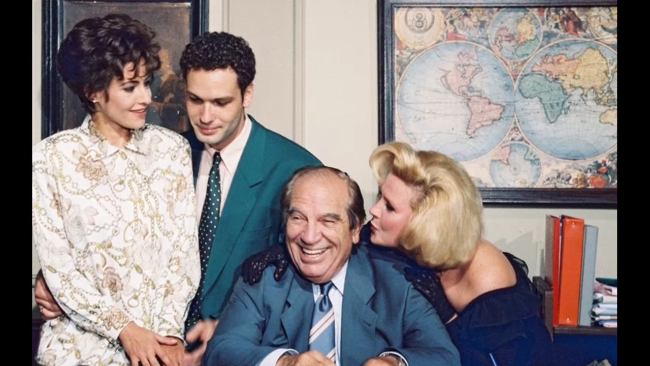 Backdrop for Paralliloi dromoi