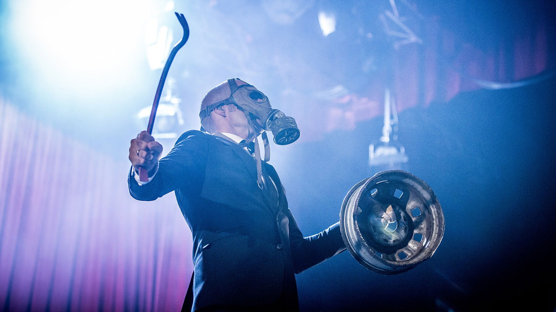 Backdrop for Kaizers Orchestra - Live i Oslo Spektrum