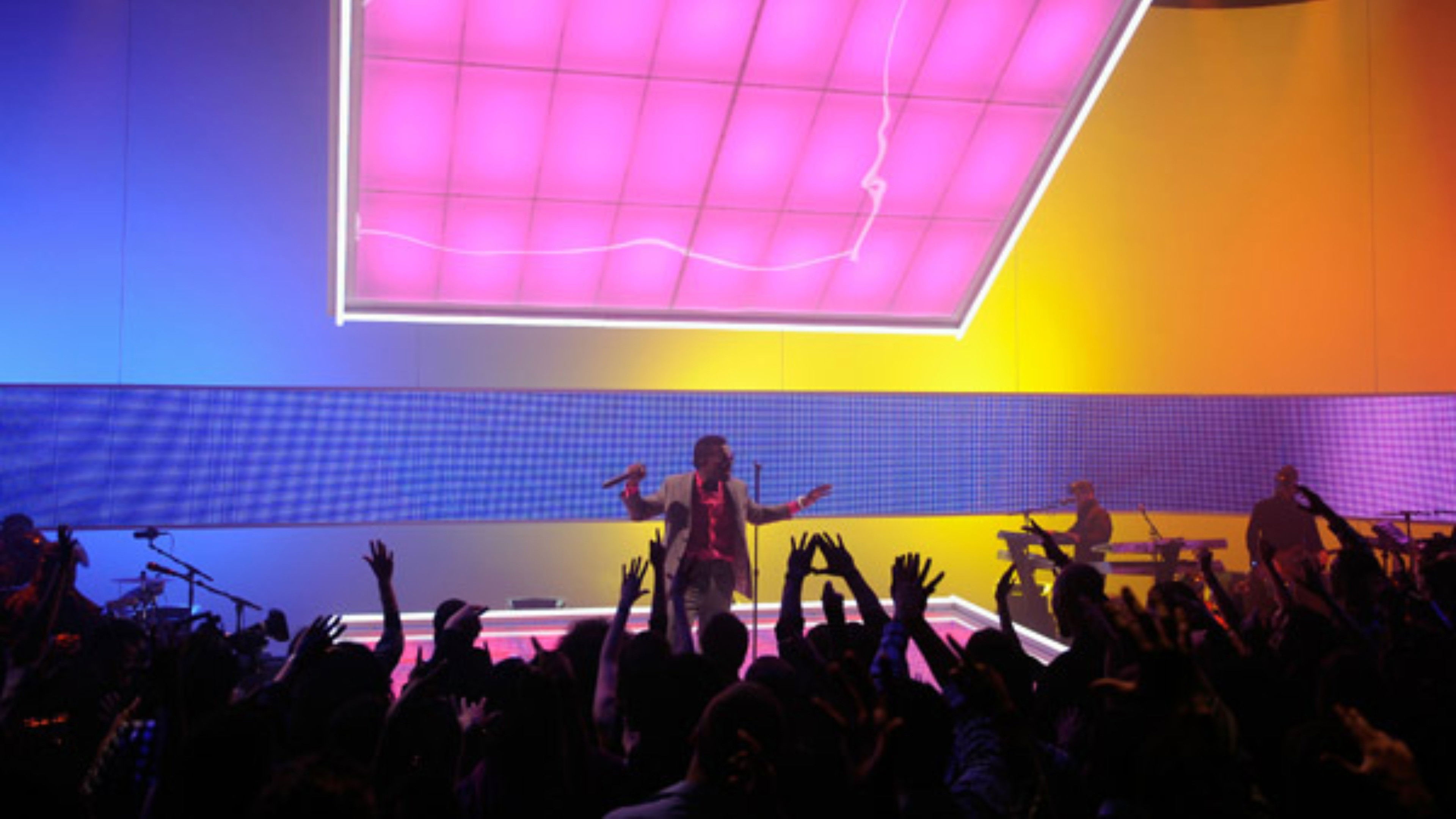 Backdrop for Kanye West: VH1 Storytellers