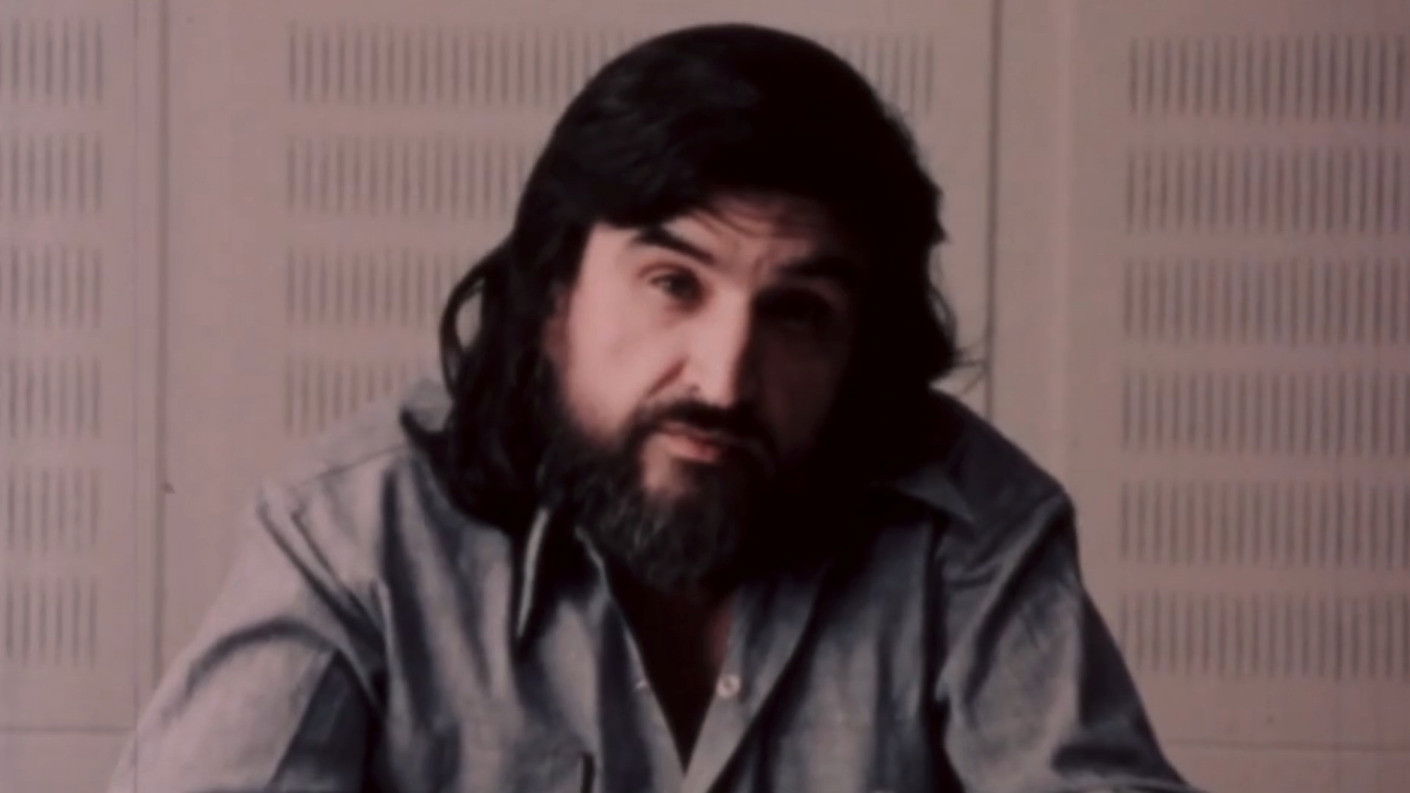 Backdrop for Dentro de Cada Sombra Crece un Vuelo