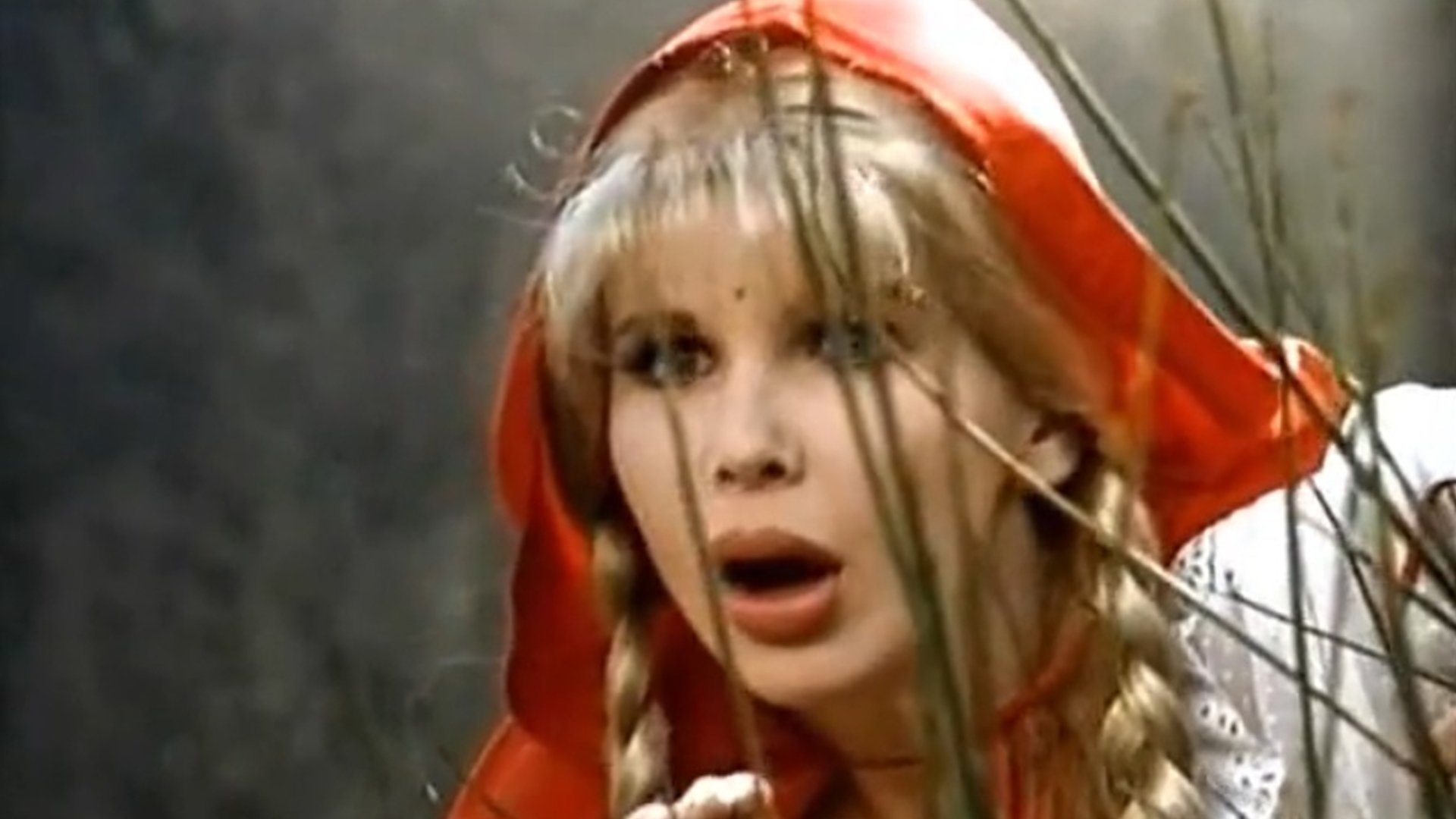 Backdrop for Le avventure eroti di Cappuccetto Rosso