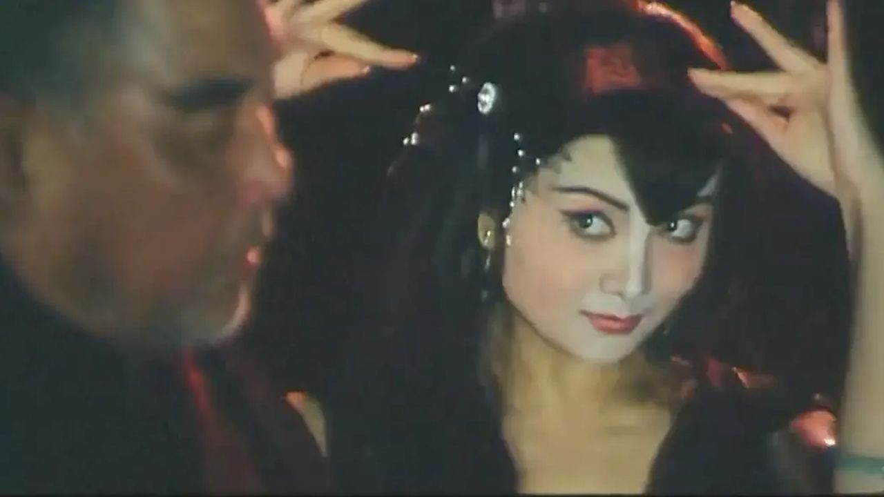 Backdrop for Hu li mi an