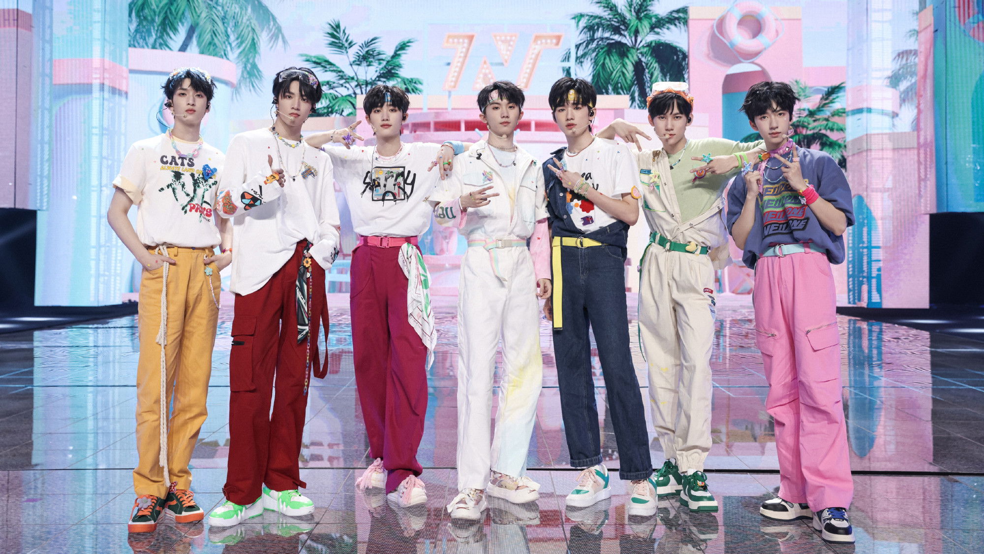 Backdrop for 时代少年团火力全开·无尽夏演唱会