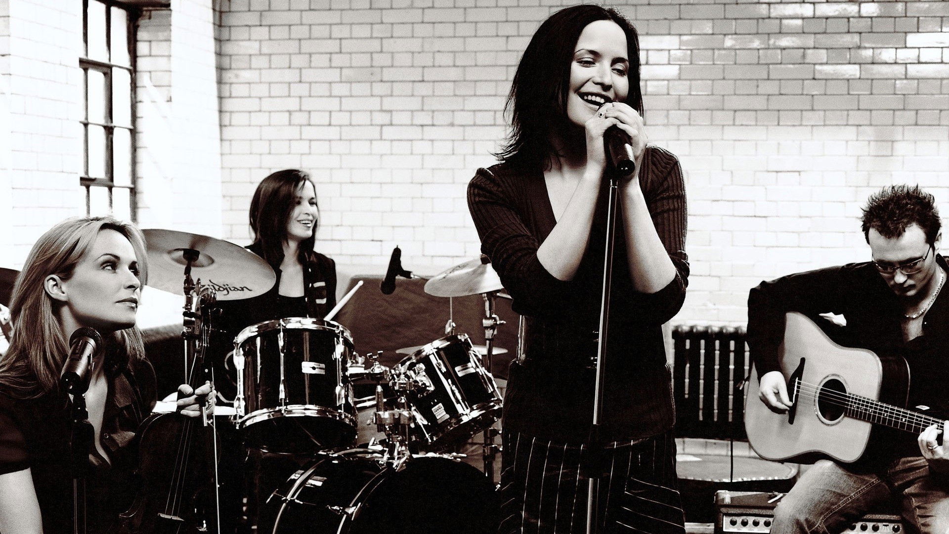 Backdrop for The Corrs - Live in Montreux Jazz Festival