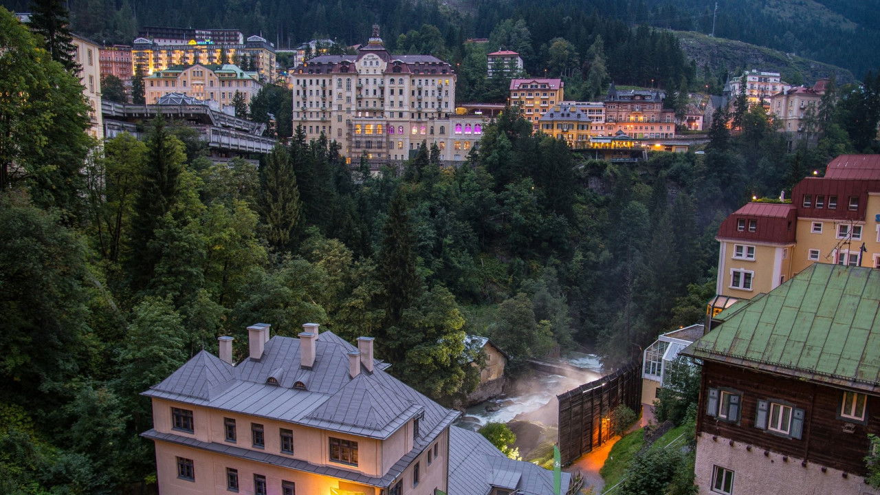 Backdrop for Das Dorf des Schweigens