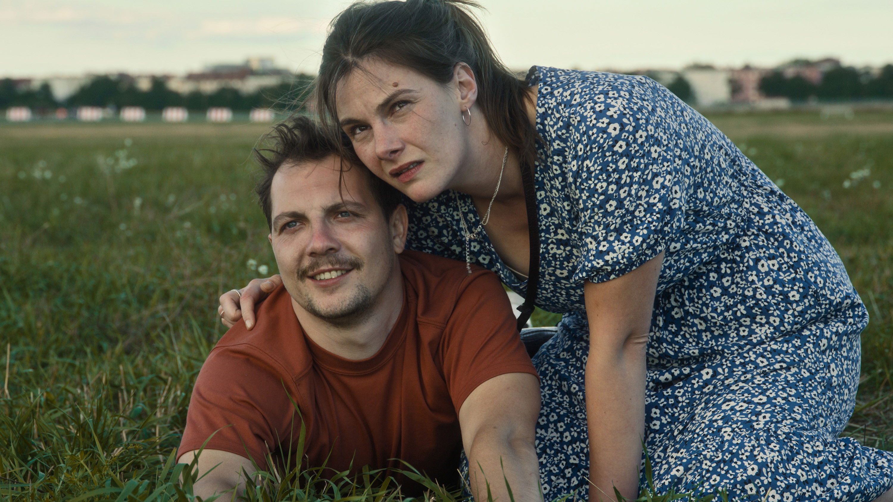 Backdrop for nur wir nicht