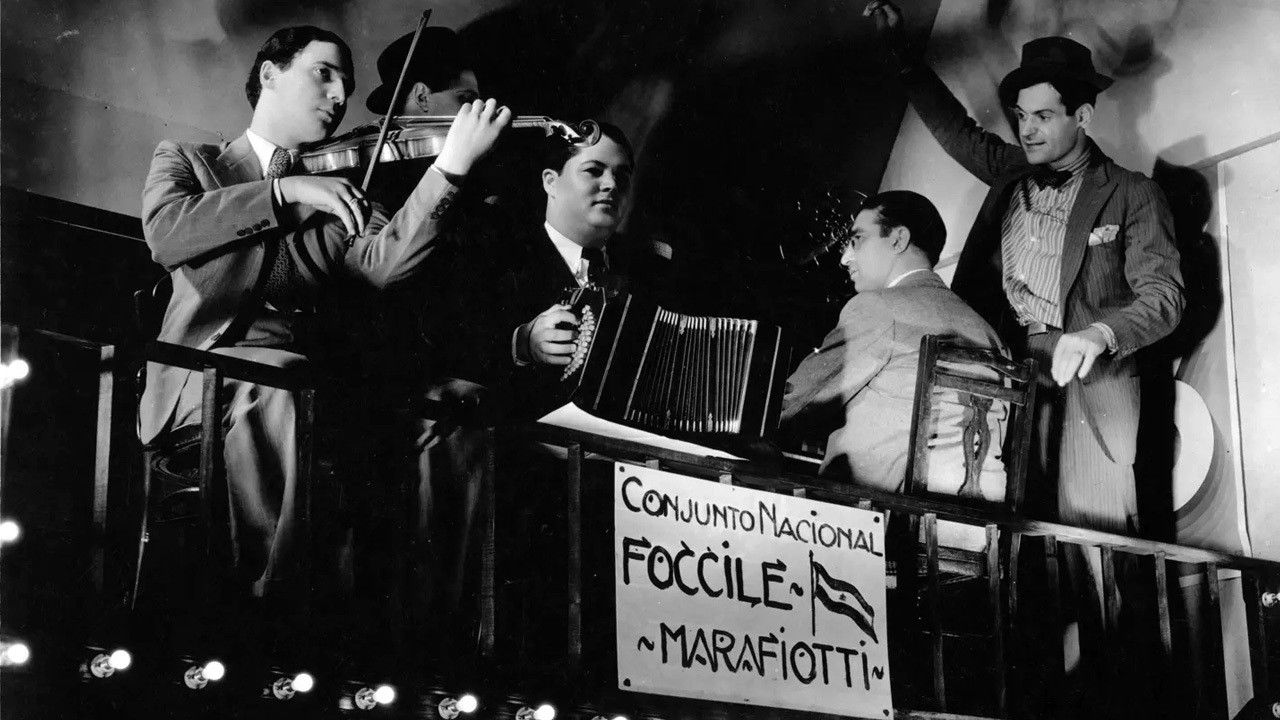 Backdrop for Los Tres Berretines